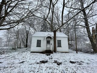 697 W Grand Avenue, Muskegon, MI 49441