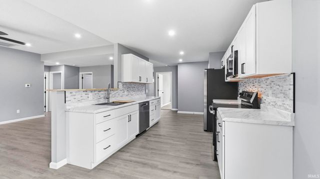 4415 Wayne Trace, Fort Wayne, IN 46806
