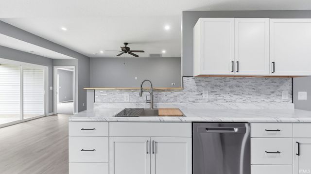4415 Wayne Trace, Fort Wayne, IN 46806