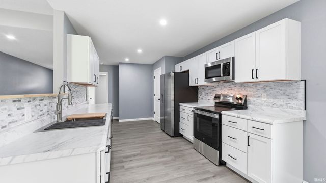 4415 Wayne Trace, Fort Wayne, IN 46806