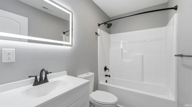 4415 Wayne Trace, Fort Wayne, IN 46806