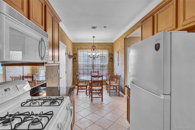 85 Constantine Way, Mount Sinai, NY 11766