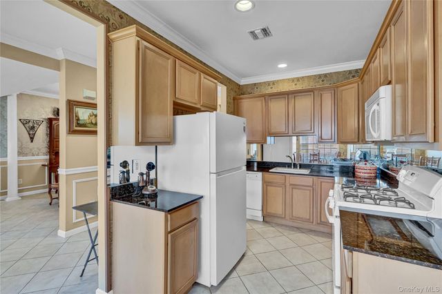 85 Constantine Way, Mount Sinai, NY 11766