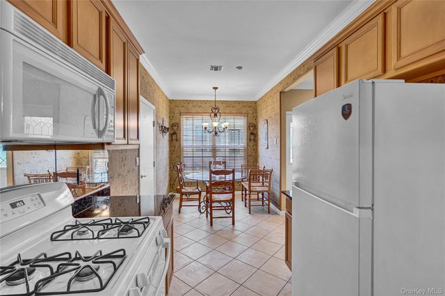 85 Constantine Way, Mount Sinai, NY 11766