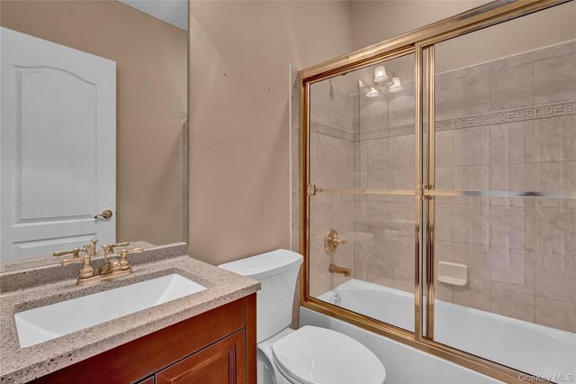 85 Constantine Way, Mount Sinai, NY 11766