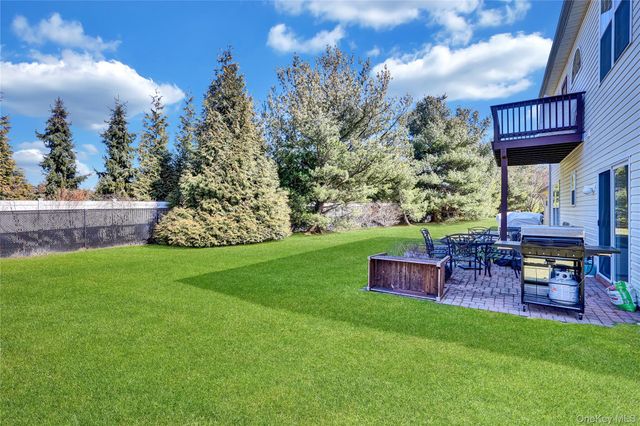 85 Constantine Way, Mount Sinai, NY 11766