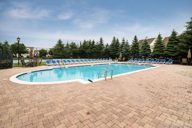 85 Constantine Way, Mount Sinai, NY 11766