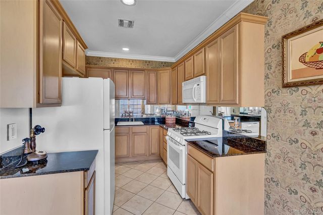 85 Constantine Way, Mount Sinai, NY 11766