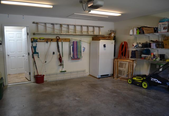 4305 Faircrest LN, Roanoke, VA 24018