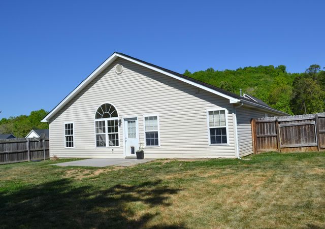4305 Faircrest LN, Roanoke, VA 24018