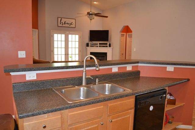 4305 Faircrest LN, Roanoke, VA 24018