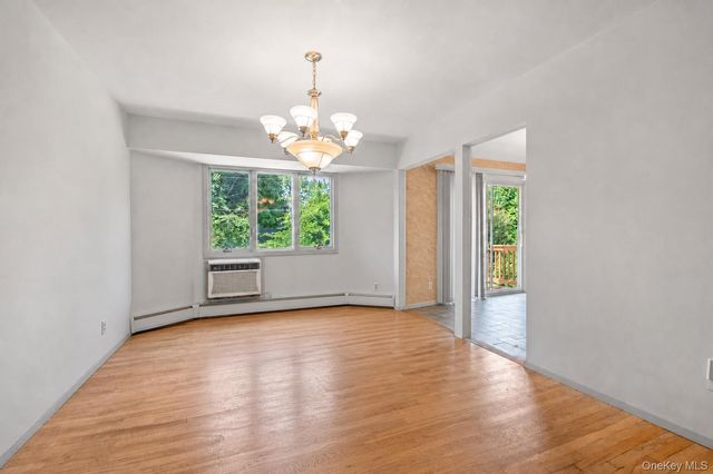 26 Acorn Lane, Plainview, NY 11803