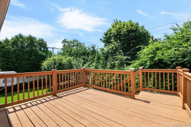 26 Acorn Lane, Plainview, NY 11803