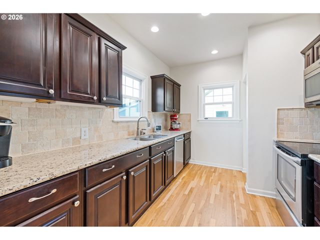 2824 GARFIELD St, Longview, WA 98632