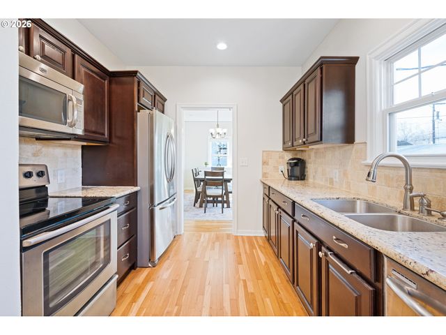 2824 GARFIELD St, Longview, WA 98632