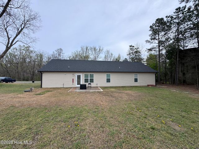 729 Wallace Mclean Road, Raeford, NC 28376