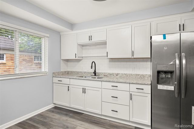 24270 Scotia Road, Oak Park, MI 48237