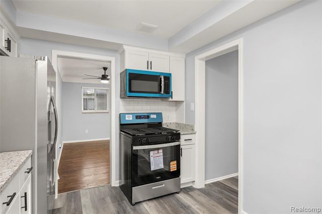 24270 Scotia Road, Oak Park, MI 48237