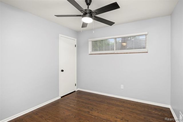 24270 Scotia Road, Oak Park, MI 48237