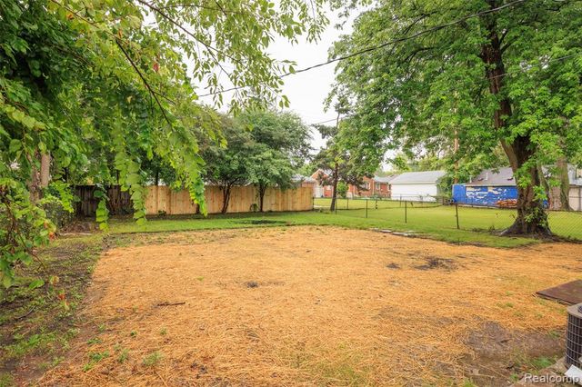 24270 Scotia Road, Oak Park, MI 48237