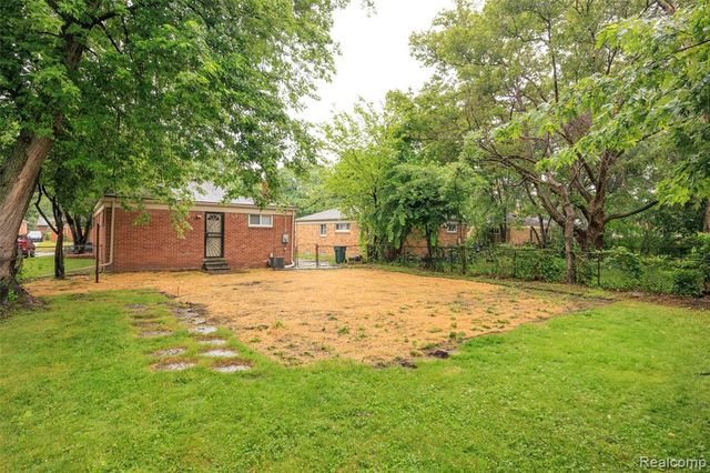 24270 Scotia Road, Oak Park, MI 48237