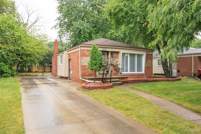 24270 Scotia Road, Oak Park, MI 48237
