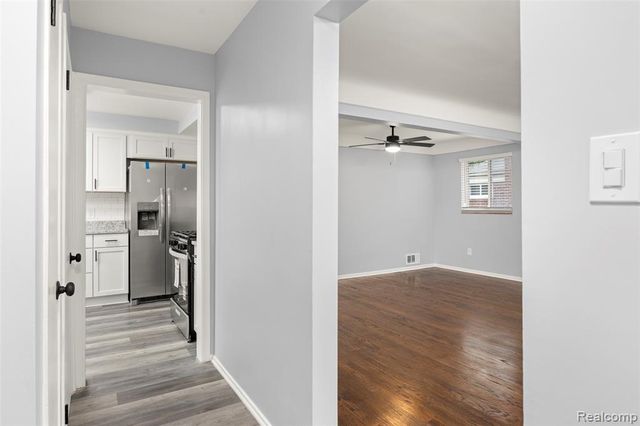 24270 Scotia Road, Oak Park, MI 48237
