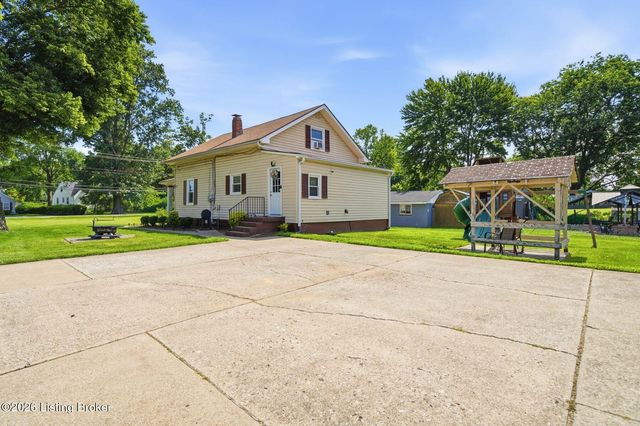 3120 S Crums Ln, Louisville, KY 40216