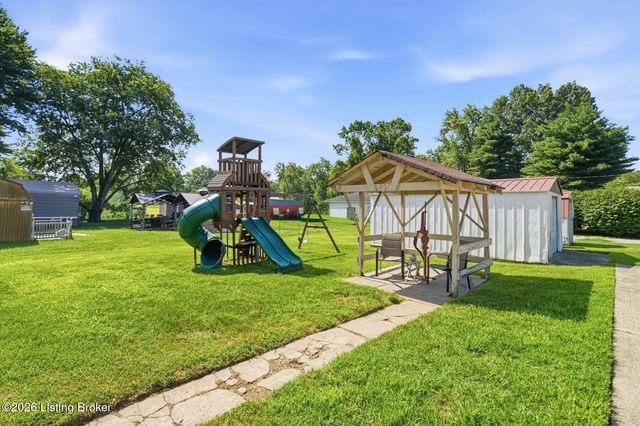3120 S Crums Ln, Louisville, KY 40216
