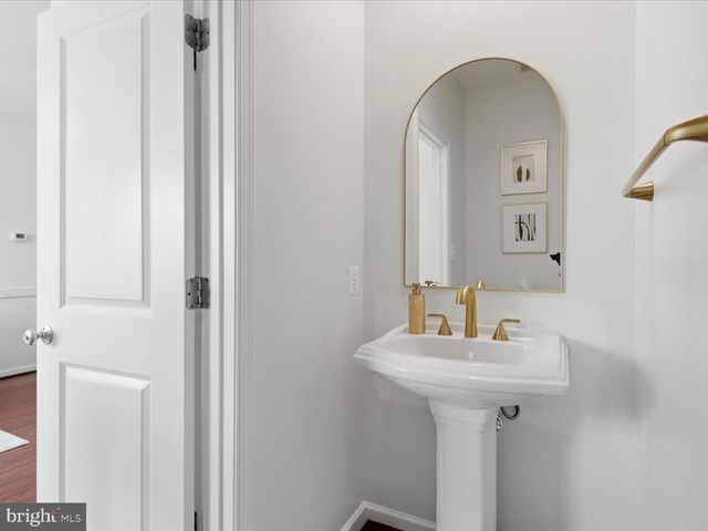 25114 HARPENDEN TER, Aldie, VA 20105