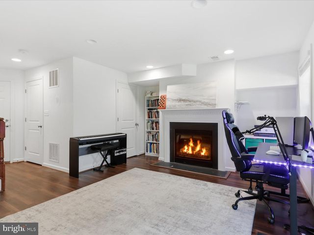 25114 HARPENDEN TER, Aldie, VA 20105