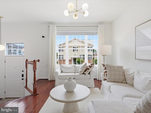 25114 HARPENDEN TER, Aldie, VA 20105