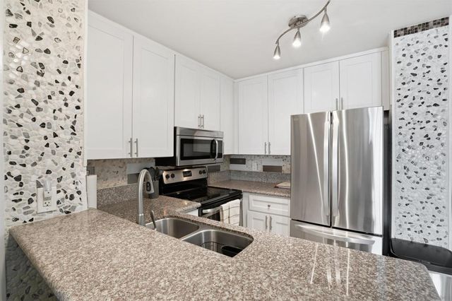 1855 Diamond 114, San Diego, CA 92109