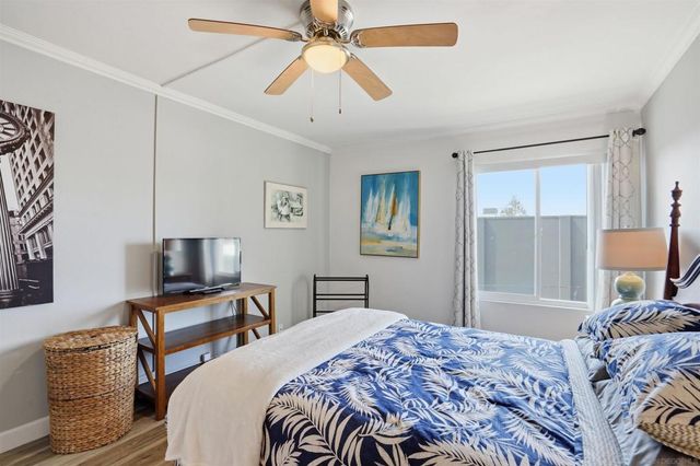 1855 Diamond 114, San Diego, CA 92109