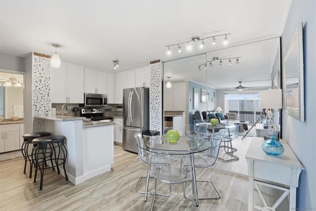 1855 Diamond 114, San Diego, CA 92109