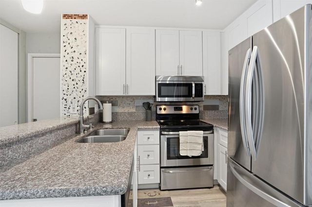 1855 Diamond 114, San Diego, CA 92109