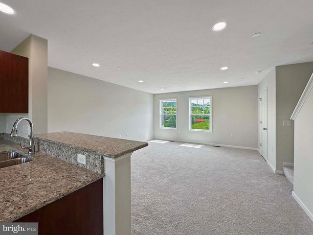 142 HIGHPOINT PARK DR, Pleasant Gap, PA 16823