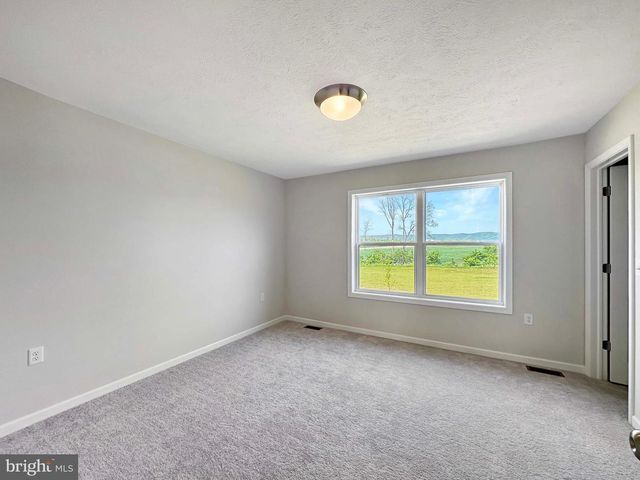 142 HIGHPOINT PARK DR, Pleasant Gap, PA 16823