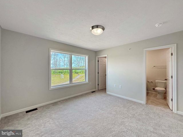 142 HIGHPOINT PARK DR, Pleasant Gap, PA 16823