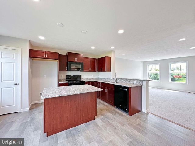 142 HIGHPOINT PARK DR, Pleasant Gap, PA 16823