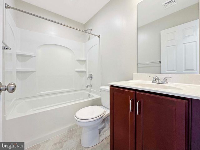 142 HIGHPOINT PARK DR, Pleasant Gap, PA 16823