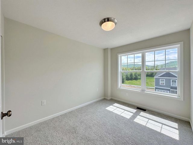 142 HIGHPOINT PARK DR, Pleasant Gap, PA 16823