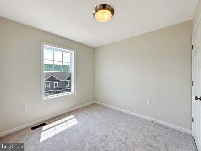 142 HIGHPOINT PARK DR, Pleasant Gap, PA 16823