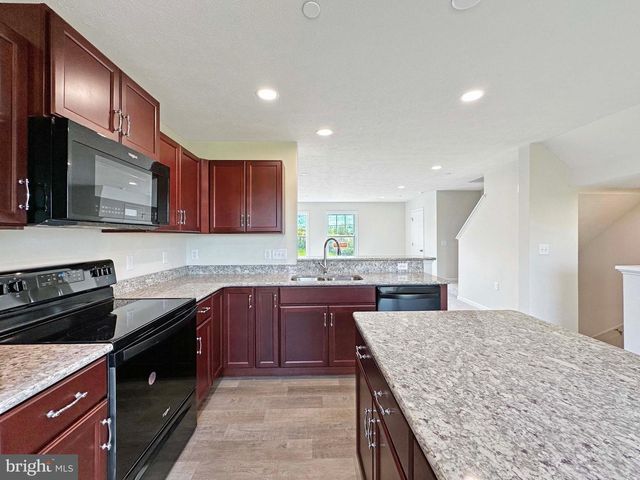 142 HIGHPOINT PARK DR, Pleasant Gap, PA 16823