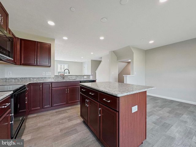 142 HIGHPOINT PARK DR, Pleasant Gap, PA 16823