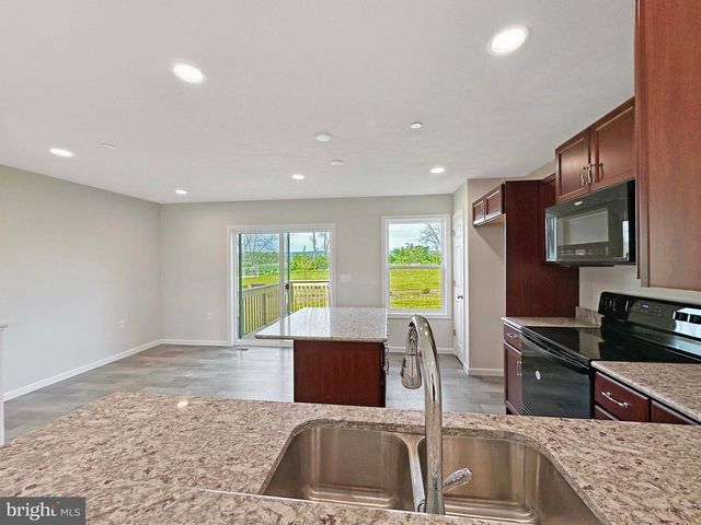 142 HIGHPOINT PARK DR, Pleasant Gap, PA 16823