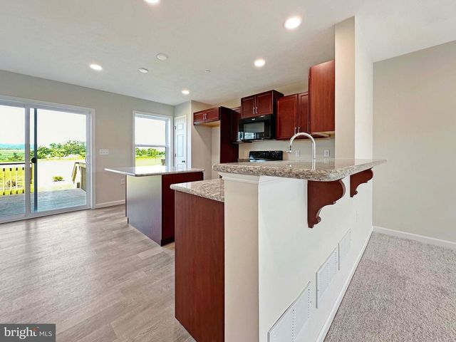 142 HIGHPOINT PARK DR, Pleasant Gap, PA 16823