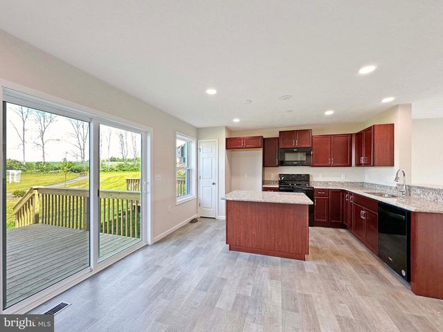 142 HIGHPOINT PARK DR, Pleasant Gap, PA 16823