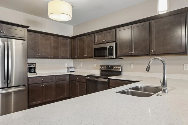 2869 Spring Rose Cir 202, Coralville, IA 52241