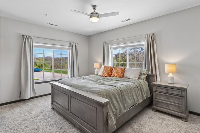 2869 Spring Rose Cir 202, Coralville, IA 52241